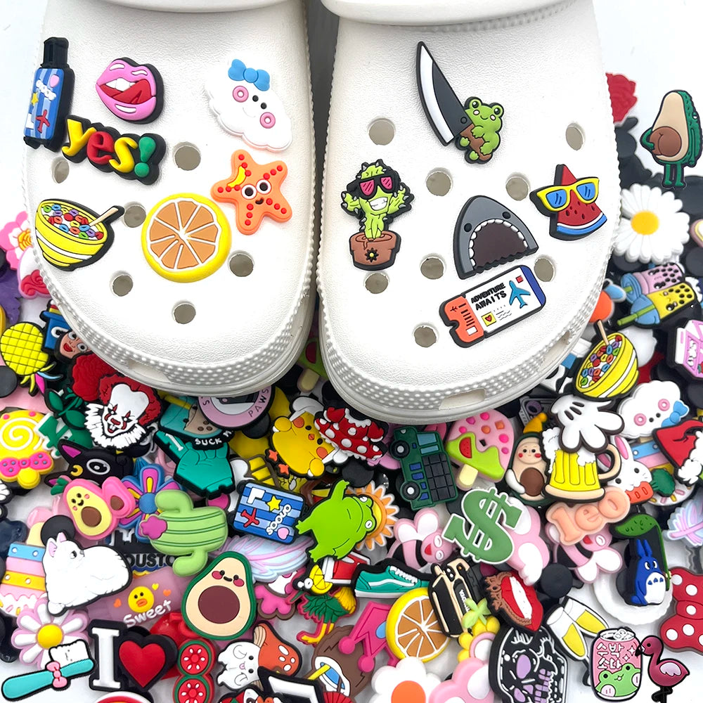 30-200Pcs Random Mixed Shoe Charms Decoration Fit Bubble Slides Clog Sandals Ornament Shoes Accessories Pins kids Party Gifts